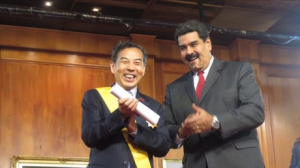 Maduro otorgó condecoración al embajador de China