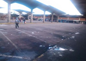 Estudiantes cierran terminal de pasajeros de San Cristóbal #23Jun (Fotos)