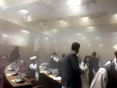 Registran dos muertos tras ataque en el Parlamento de Kabul (Fotos)