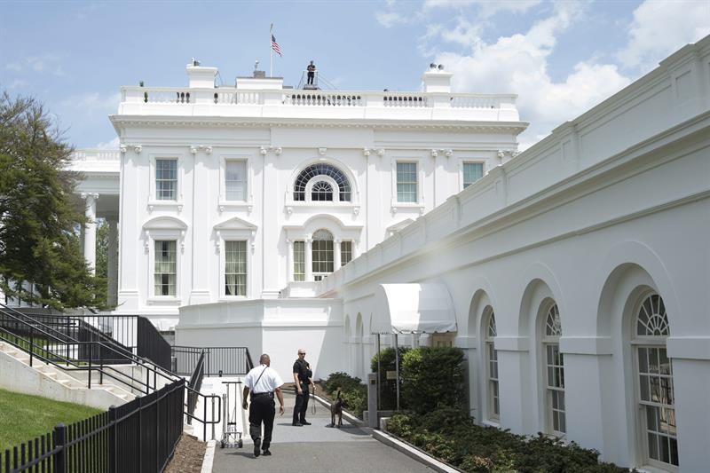 Evacuan sala de prensa de Casa Blanca (Fotos)