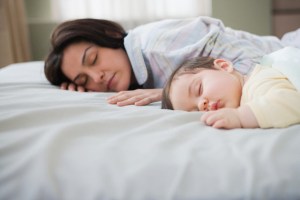 Estas son las siete razones para no dormir con tu bebé
