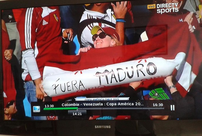 No había comenzado el partido y fanáticos gritaron “Fuera Maduro”