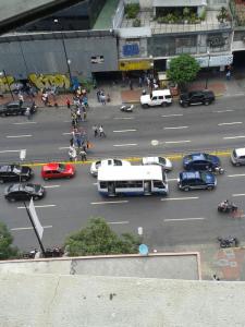 Manifestantes trancan la Francisco de Miranda en Chacao (Foto)