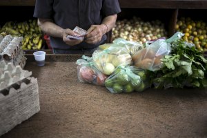 Sin precedentes: En un mes los precios de alimentos básicos subieron 29,7 por ciento