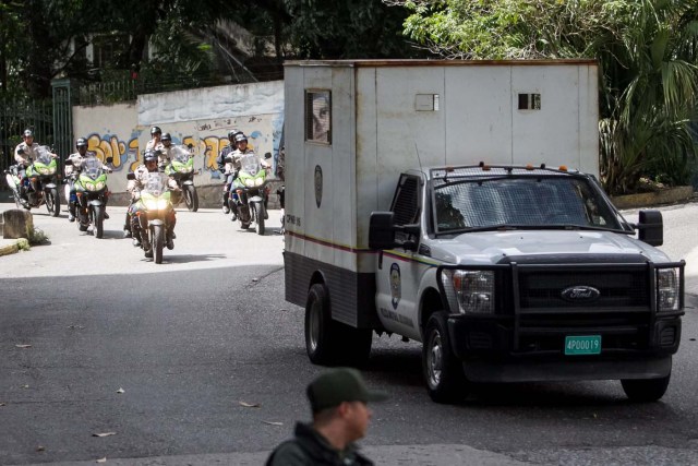 POLICÍA MILITARIZADA VENEZOLANA DESPLIEGA UN VASTO OPERATIVO EN CARACAS