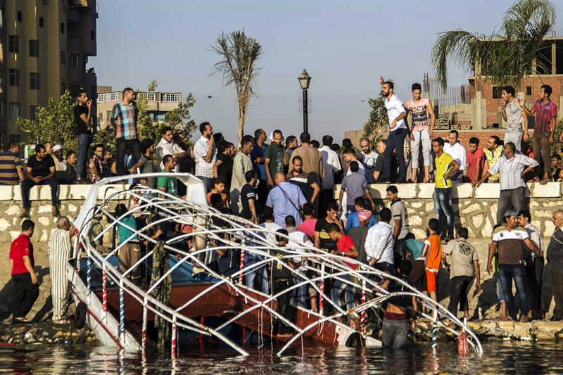 Aumentan las víctimas en el hundimiento de un barco en el río Nilo