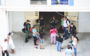 Al menos 68 detenidos en allanamiento a edificios en Montalbán