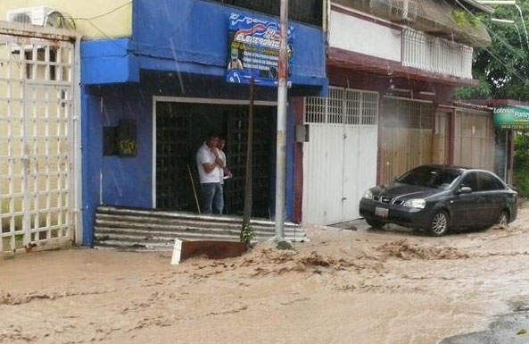 Las lluvias azotan a San Cristóbal y el gobierno no lo muestra (Fotos y video)