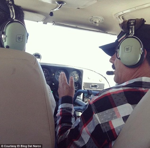 Las fotos de “El Chapo” que al gobierno mexicano le da bronca: En avión y tomando cerveza