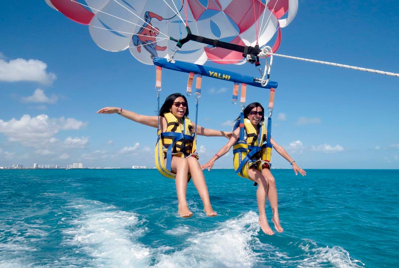 Emocionante experiencia en parasailing en la costa de Miami