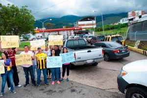Protestan en Táchira para exigir cese de humillaciones al hacer colas