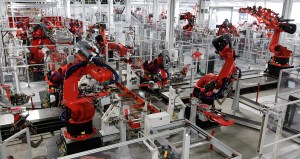 En China una fábrica cambia 90% del personal por robots y triplica la producción