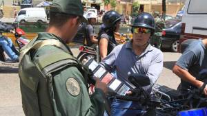 Las alcabalas policiales en Venezuela: ¿Qué pasa y qué no?