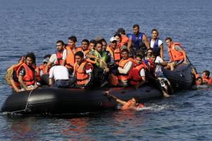 Francia suspende a cónsul en Turquía que vendió botes a inmigrantes