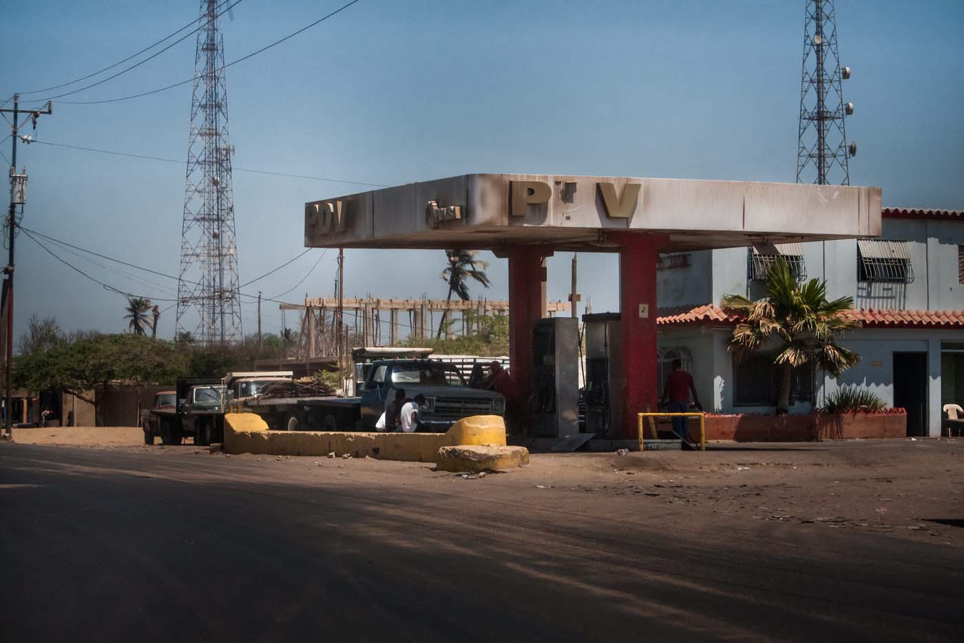 Instalarán 28 gasolineras en la frontera con precio internacional