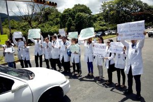 Médicos declaran cierre técnico del Hospital Central de San Cristóbal