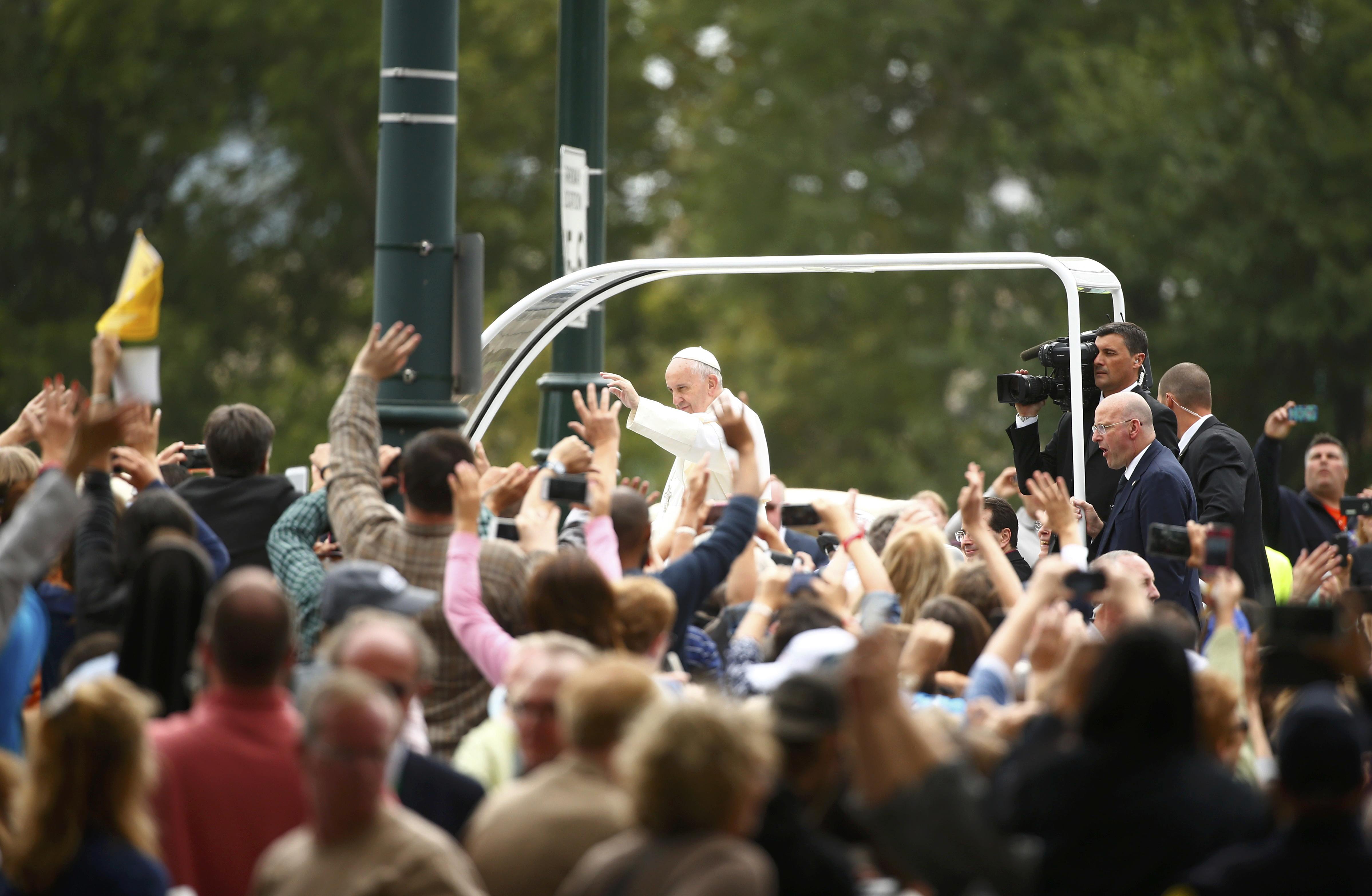 El Papa ofició misa en el último día de su visita a EEUU (fotos)