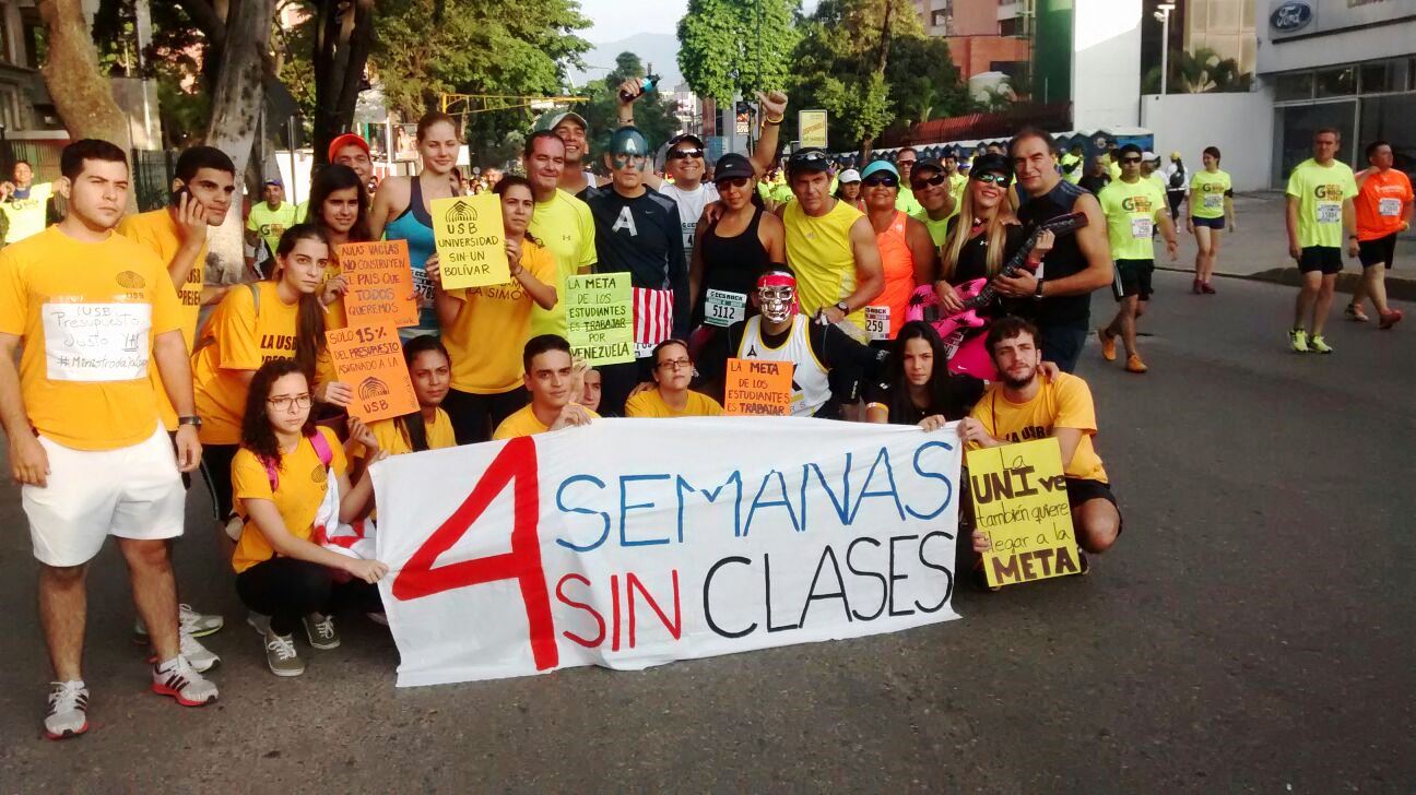 Estudiantes de la USB protestaron por la crisis universitaria durante la “Caracas Rock” (Fotos)
