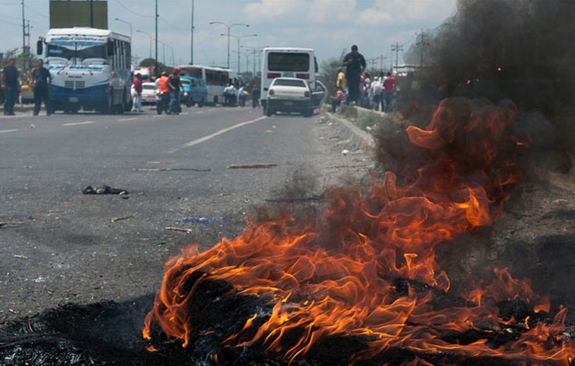 Robos en la escuela de Santa Rosalía de Barquisimeto terminó en protesta (Fotos)