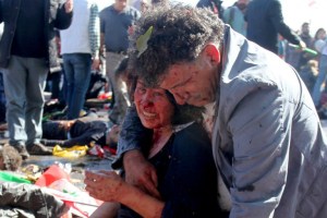 Gritos, lágrimas y sangre en la estación de Ankara tras el atentado