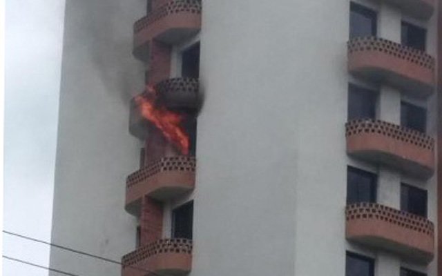 Mujer se lanza al vacío por incendio de edificio de Valencia