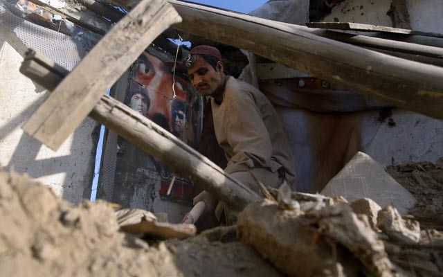 Van más de 200 muertos tras el terremoto en Afganistán