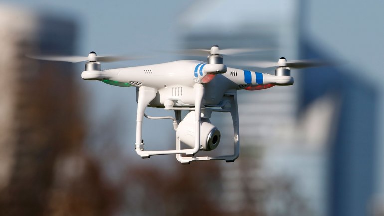 El aeropuerto de Dubai suspende sus vuelos durante una hora por un dron