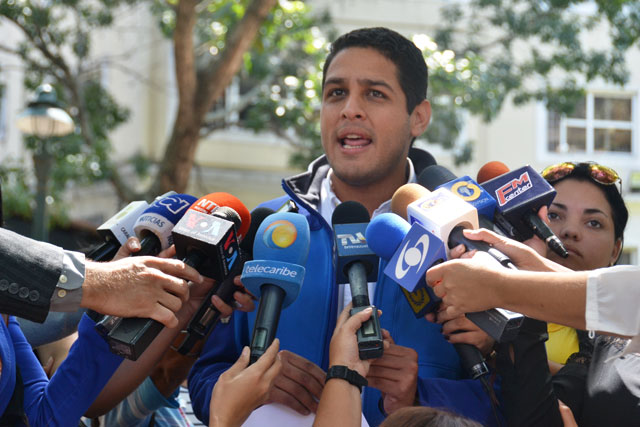 Olivares: Queremos firmar un pacto que beneficie a los venezolanos y no ser parte de un circo rojo