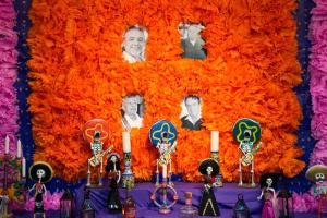 En Paraguay le hicieron un Altar de los Muertos a Chespirito (Fotos)