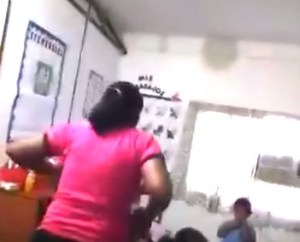 Desgraciadas maltrataban a niños de maternal en La Guaira con inyectadoras (VIDEO)