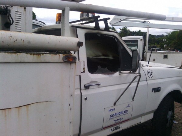 Robaron vehículo a trabajadores de Corpoelec luego de secuestrarlos y liberarlos
