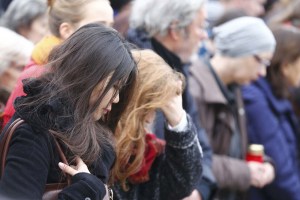 Minuto de silencio en Europa en memoria de víctimas de atentados de París (Fotos)