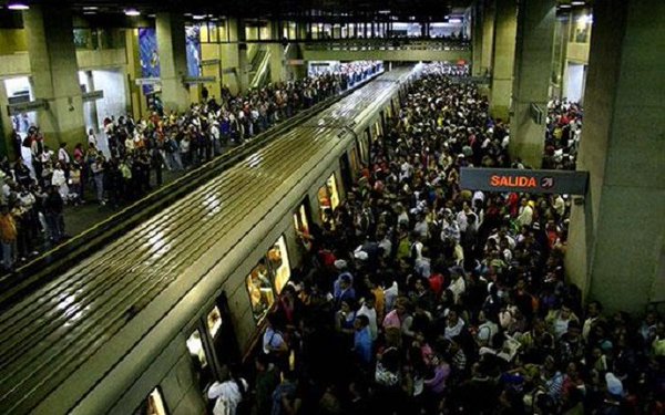 Reportan retrasos en el Metro de Caracas por paro de transporte