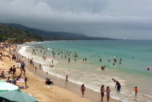 Reportan intoxicación masiva en playa de Higuerote
