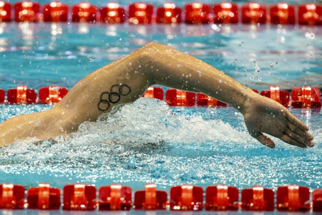 Italiano Gabrielle Detti compite en la preliminar de los 400 metros estilo libre de los hombres en el Curso Campeonato de Natación 18a Corto Europeo en la ciudad costera israelí de Netanya, el 2 de diciembre de 2015. AFP PHOTO / JACK GUEZ