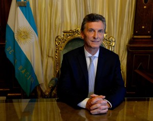 Industriales argentinos esperan anuncios de Macri sobre dólar y precios