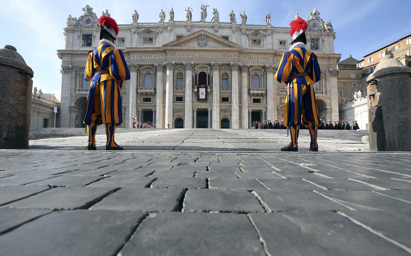 El Papa invitó a Correa a dictar una conferencia en el Vaticano