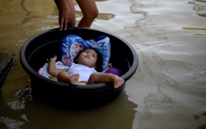 Las inundaciones desgracian la Navidad en Filipinas (Fotos)