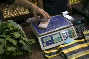 Paquetazo rojo lanza a Venezuela de cabeza en la hiperinflación