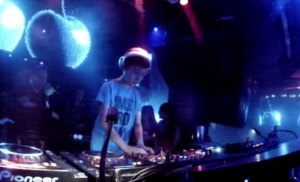 El DJ de 11 años que hace bailar al mundo (Videos)