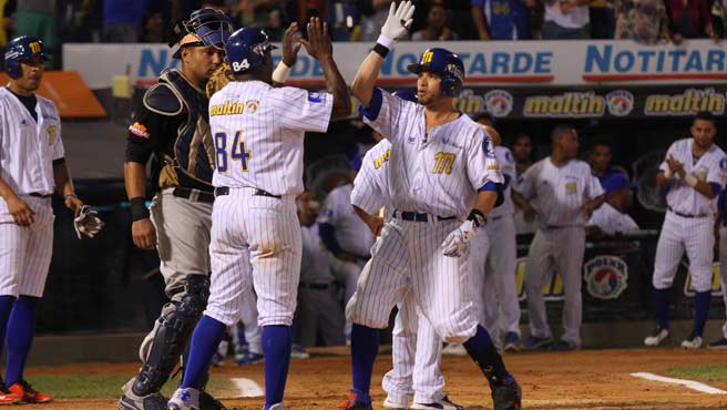 Magallanes le pasó por encima al Caracas en el inicio de la postemporada