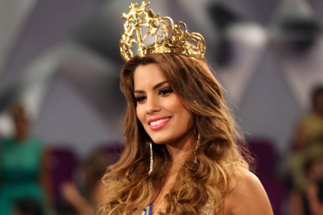 Miss Colombia consulta en Twitter si concede entrevista a Steve Harvey
