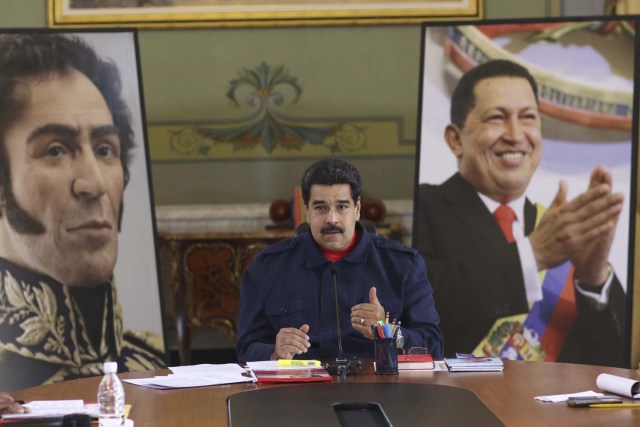 Venezuela's President Nicolas Maduro speaks during a meeting with ministers in Caracas, in this handout picture provided by Miraflores Palace on January 9, 2016.  REUTERS/Miraflores Palace/Handout via Reuters ATTENTION EDITORS - THIS PICTURE WAS PROVIDED BY A THIRD PARTY. REUTERS IS UNABLE TO INDEPENDENTLY VERIFY THE AUTHENTICITY, CONTENT, LOCATION OR DATE OF THIS IMAGE. THIS PICTURE IS DISTRIBUTED EXACTLY AS RECEIVED BY REUTERS, AS A SERVICE TO CLIENTS. FOR EDITORIAL USE ONLY. NOT FOR SALE FOR MARKETING OR ADVERTISING CAMPAIGNS. NO RESALES. NO ARCHIVE