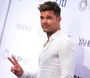 Conoce al sexy profesor que le va contar todos los cuadritos a Ricky Martin