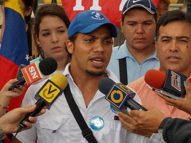 Villca Fernández: Maduro o renuncias o te renuncia el pueblo en la calle