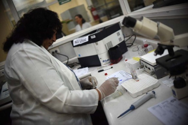 Lab technicians analyze blood of pregnant women at the maternity of the Guatemalan Social Security Institute (IGSS) in Guatemala City on February 2, 2016. Guatemala increased the monitoring of pregnant women because of the risk of infection by Zika virus. World health officials mobilized with emergency response plans and funding pleas Tuesday as fears grow that the Zika virus, blamed for a surge in the number of brain-damaged babies, could spread globally and threaten the Summer Olympics. AFP PHOTO Johan ORDONEZ / AFP / JOHAN ORDONEZ