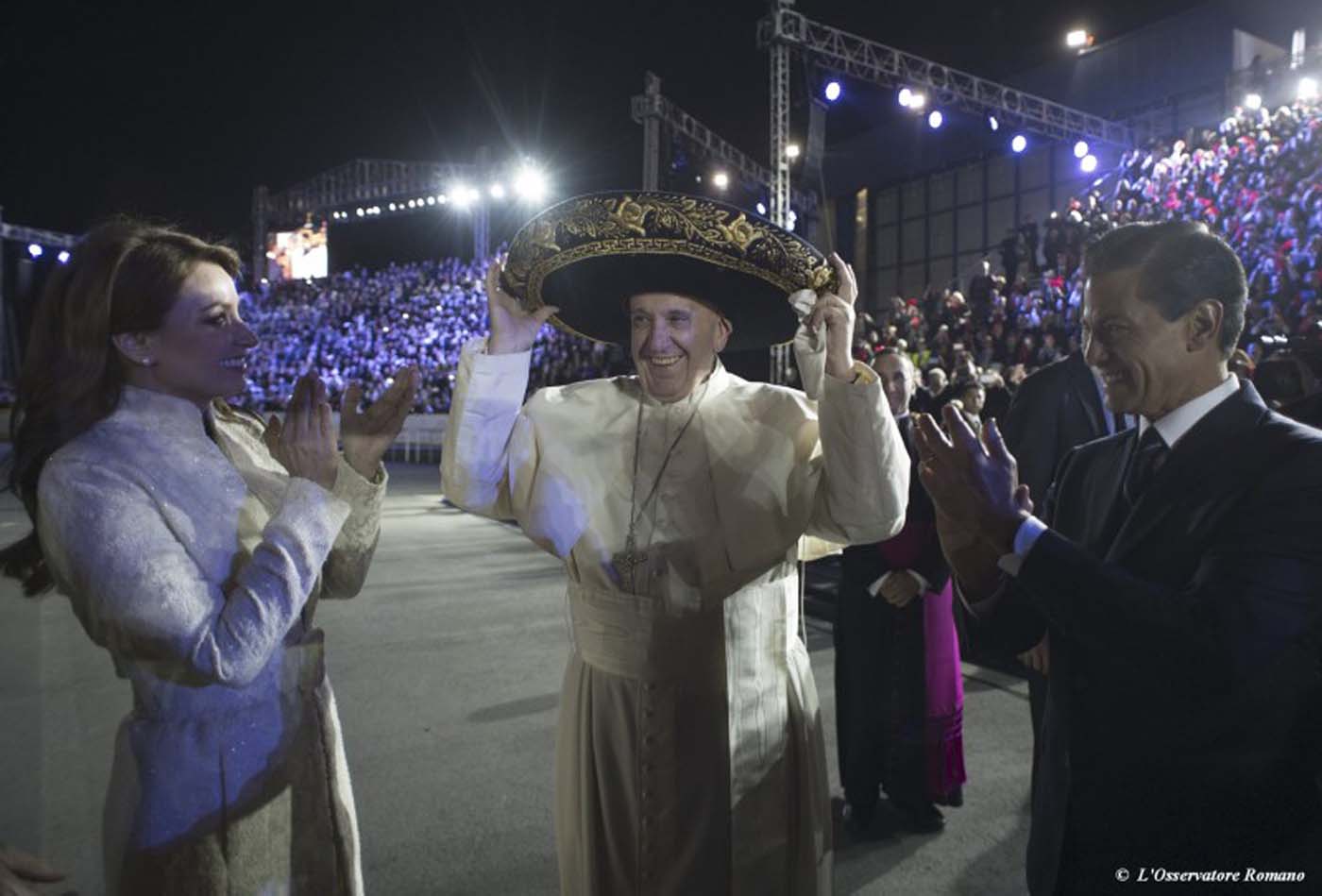 En Video: La llegada del papa Francisco a México