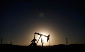 El petróleo cayó casi 4% en Nueva York por dudas sobre la oferta