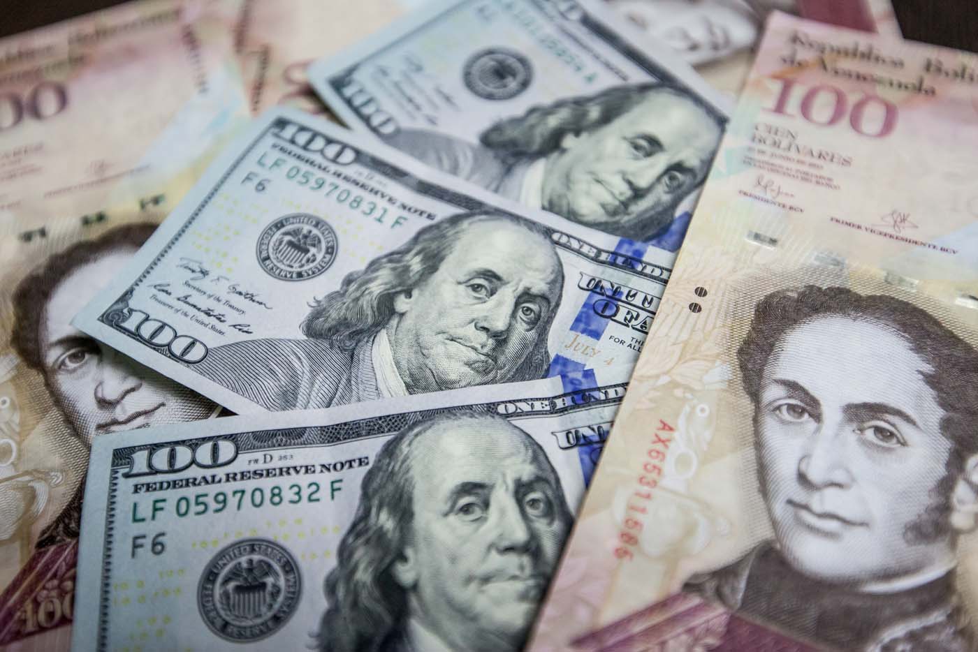 Otra devaluación: La banda para Dicom se ubica entre 1.800 y 2.200 bolívares por dólar