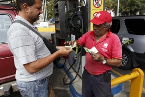 Expertos recomiendan liberar el mercado ante aumento de la gasolina